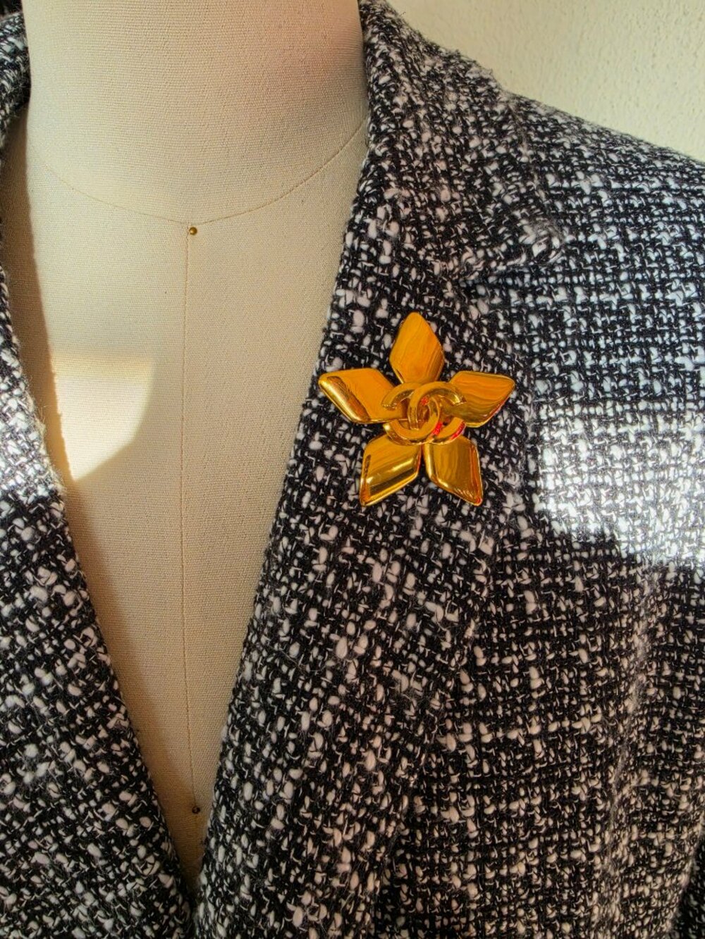 Chanel Vintage CC Flower Brooch — Gold-Plated Metal, Spring/Summer 1996 (96 P)